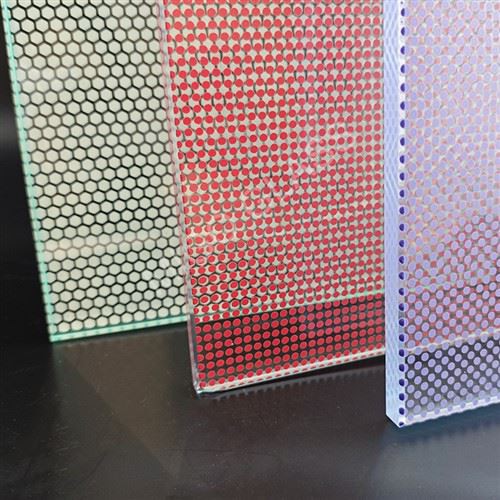 Temperované sklo pre squashové súdy