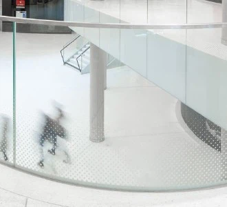 Vysoko bezpečný plot z vrstveného skla