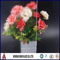 Vzorované stavebné sklo